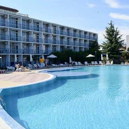 Balaton Hotel Pantai Sunny Bagian luar foto