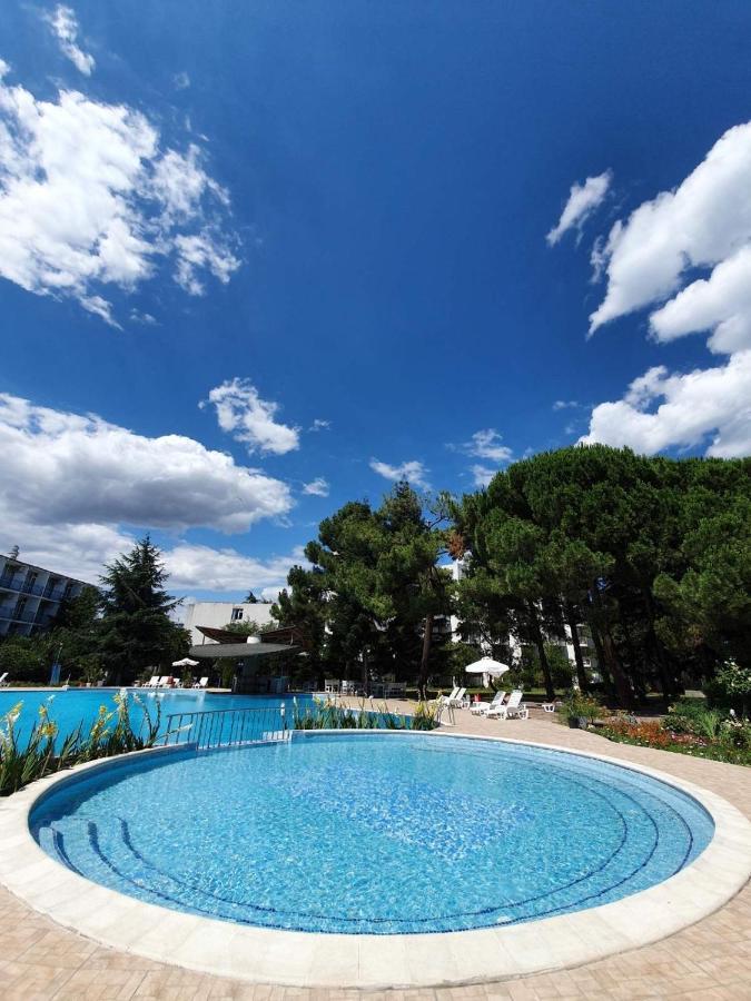 Balaton Hotel Pantai Sunny Bagian luar foto