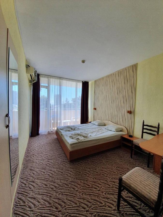 Balaton Hotel Pantai Sunny Bagian luar foto