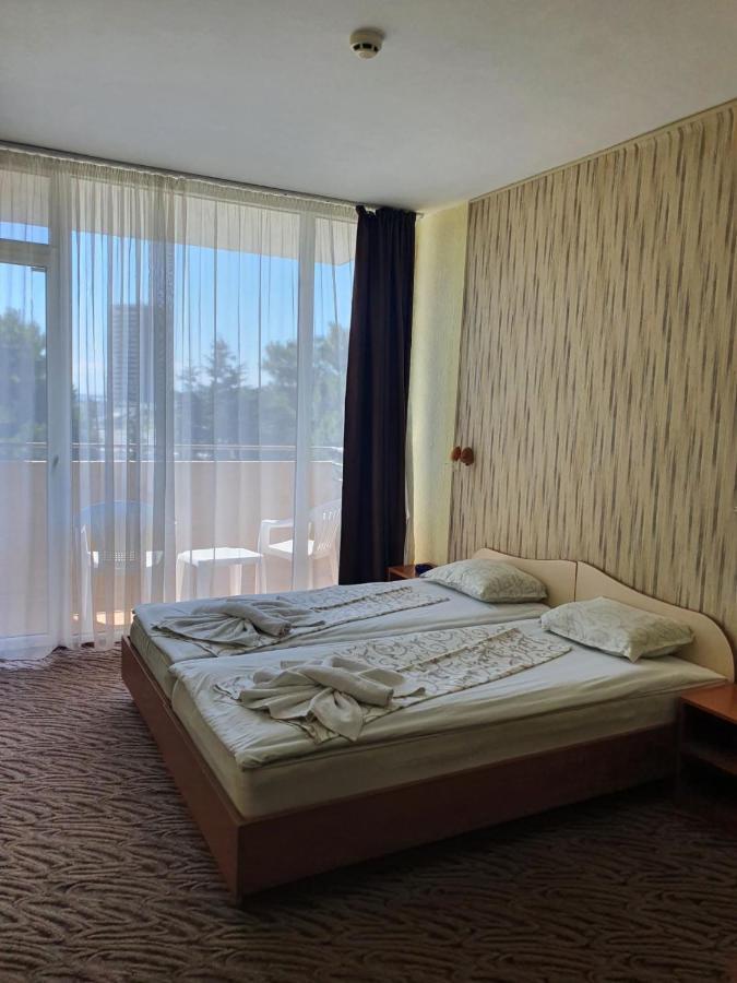 Balaton Hotel Pantai Sunny Bagian luar foto