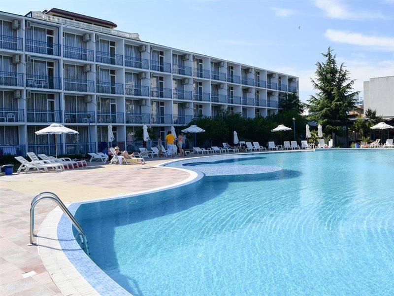 Balaton Hotel Pantai Sunny Bagian luar foto