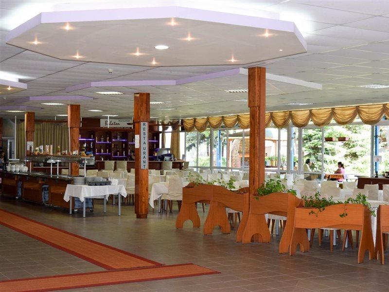 Balaton Hotel Pantai Sunny Bagian luar foto