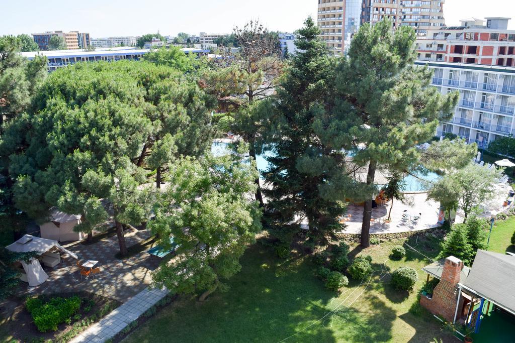 Balaton Hotel Pantai Sunny Bagian luar foto