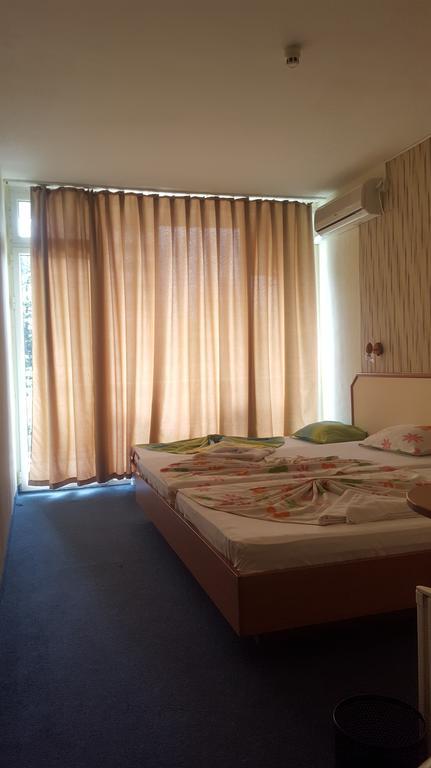 Balaton Hotel Pantai Sunny Bagian luar foto