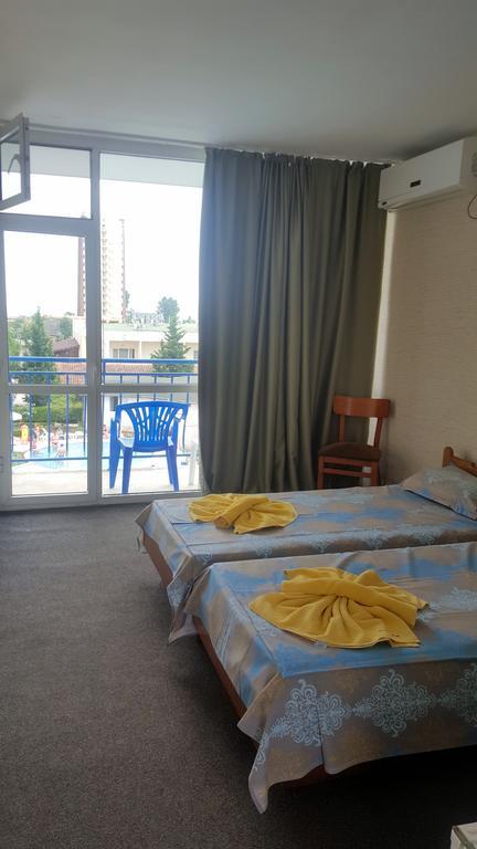 Balaton Hotel Pantai Sunny Bagian luar foto