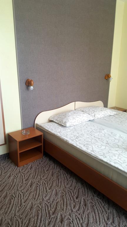 Balaton Hotel Pantai Sunny Bagian luar foto