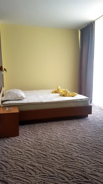 Balaton Hotel Pantai Sunny Bagian luar foto