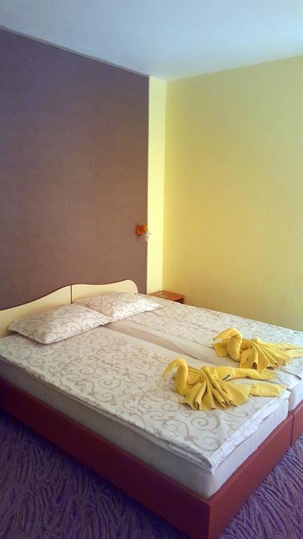 Balaton Hotel Pantai Sunny Bagian luar foto
