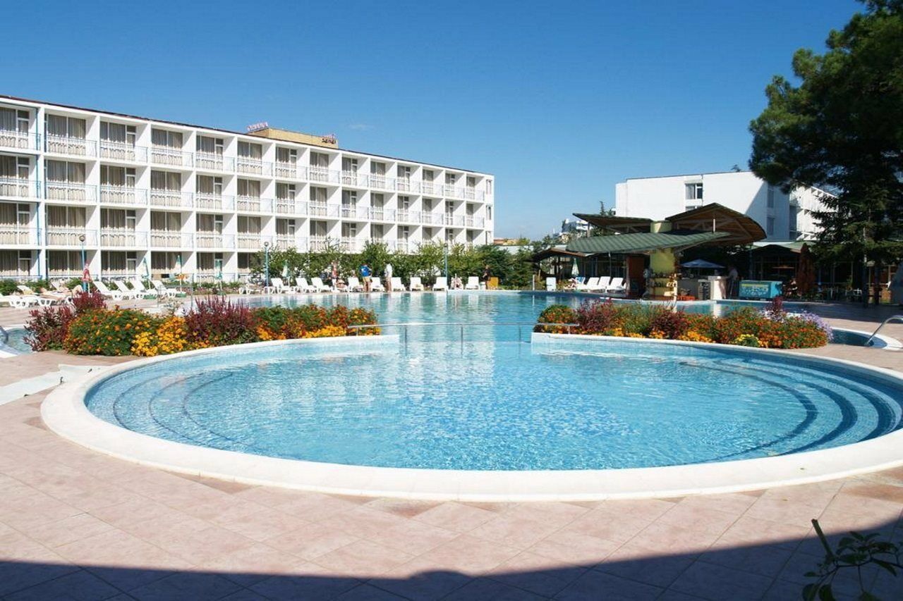 Balaton Hotel Pantai Sunny Bagian luar foto