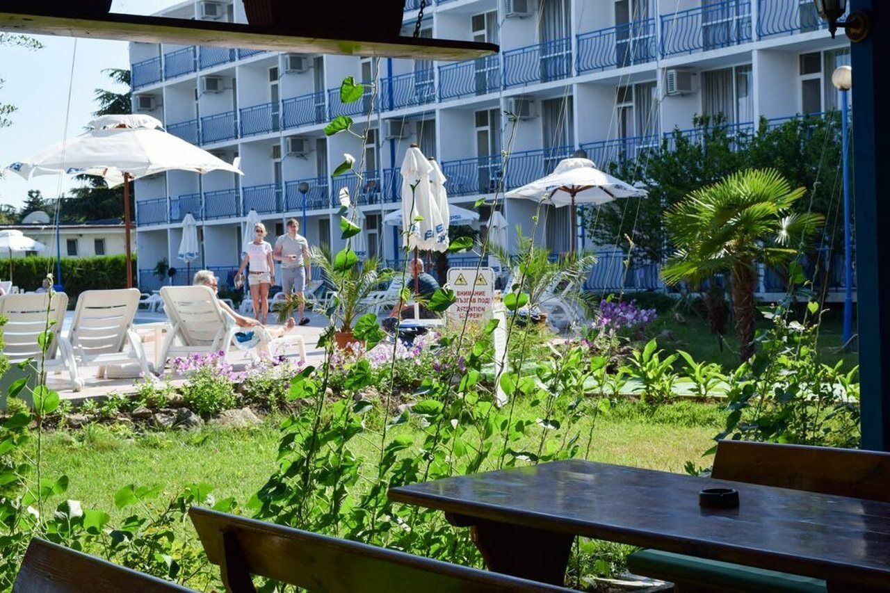 Balaton Hotel Pantai Sunny Bagian luar foto
