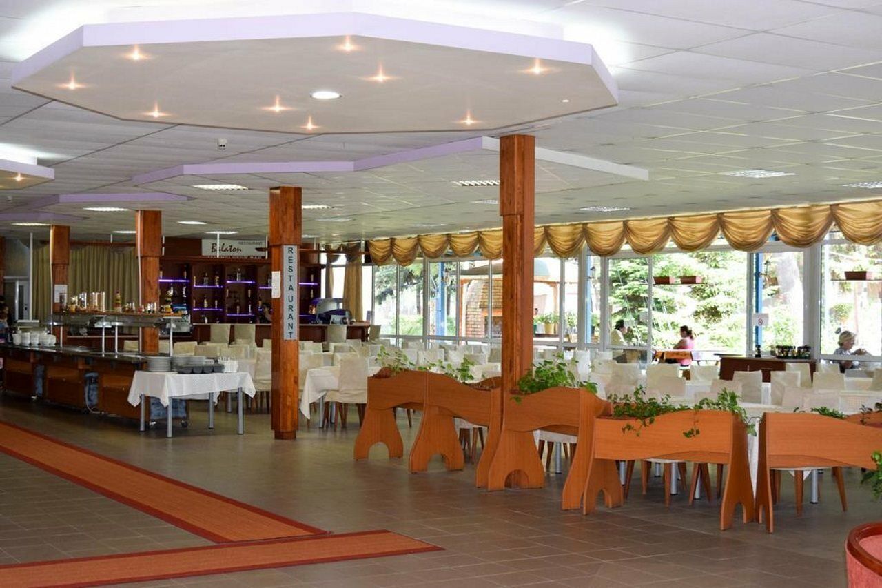 Balaton Hotel Pantai Sunny Bagian luar foto