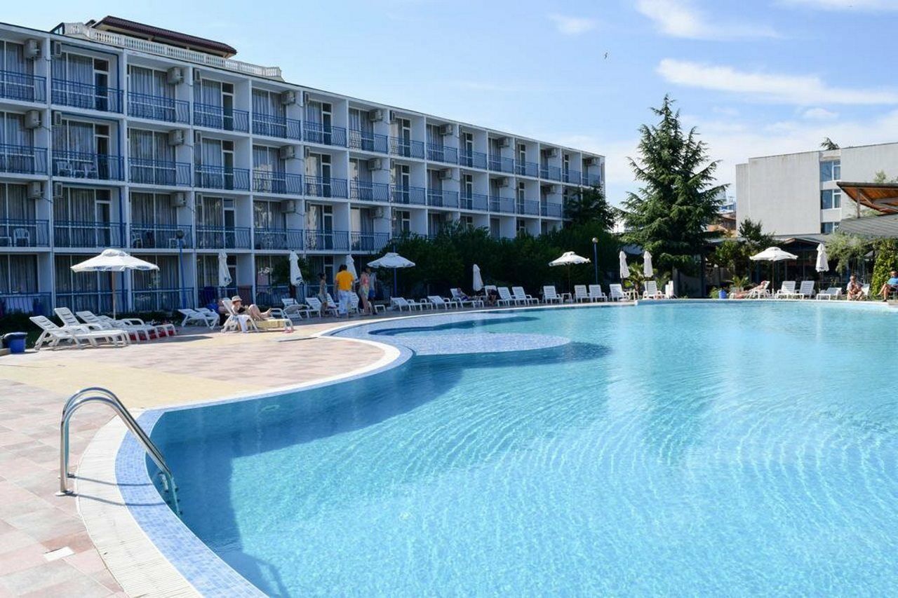 Balaton Hotel Pantai Sunny Bagian luar foto