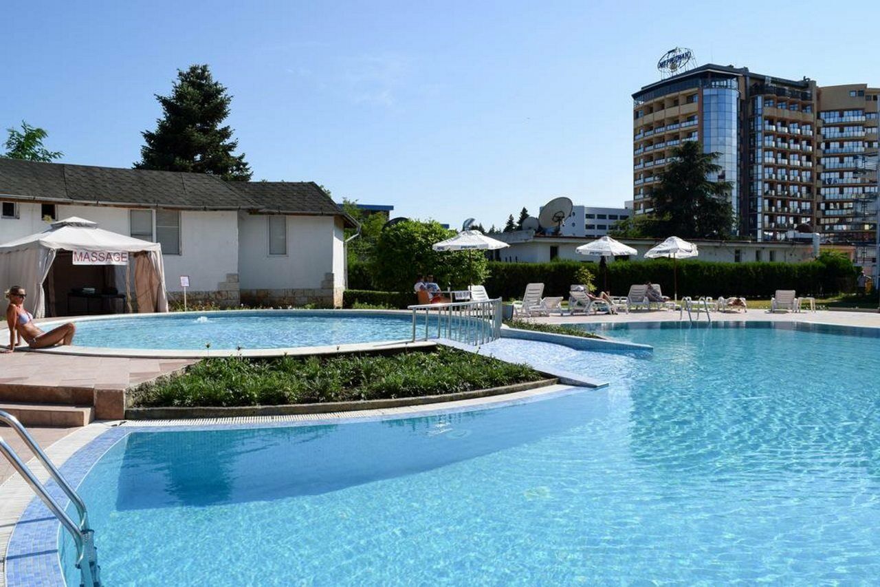 Balaton Hotel Pantai Sunny Bagian luar foto