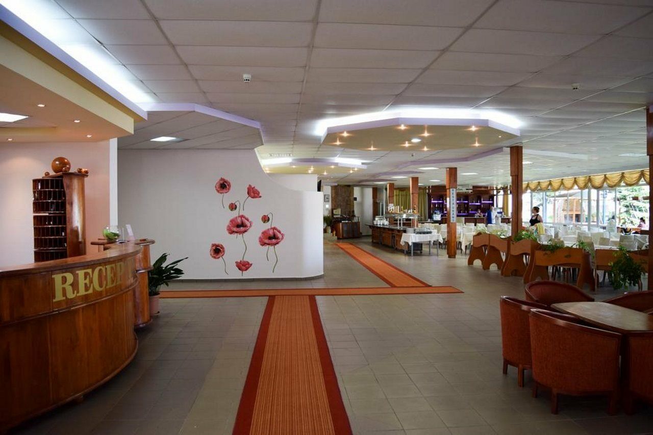 Balaton Hotel Pantai Sunny Bagian luar foto